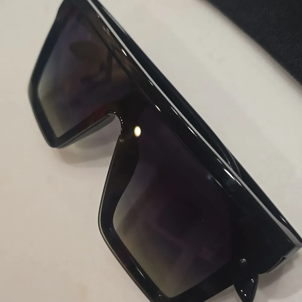 Quay Australia Hindsight‎ 51MM Shield Sunglasses- Black/Smoke Green Fade